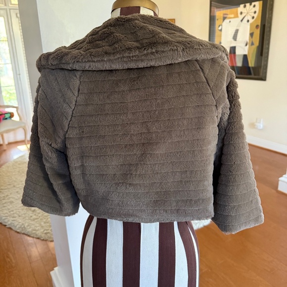 Forever 21 Gray Faux Fur Shrug Bolero Cropped Jacket Glam Party Retro Sz M - Picture 2 of 10